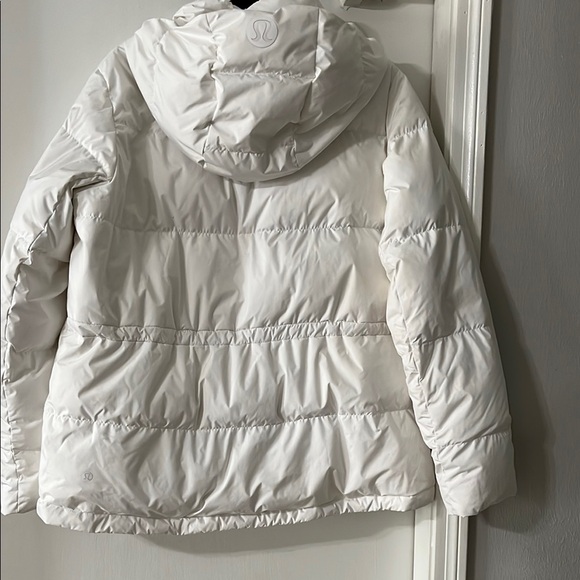 Lululemon Athletica White Puffer Jacket with Cropped Design - Picture 7 of 16